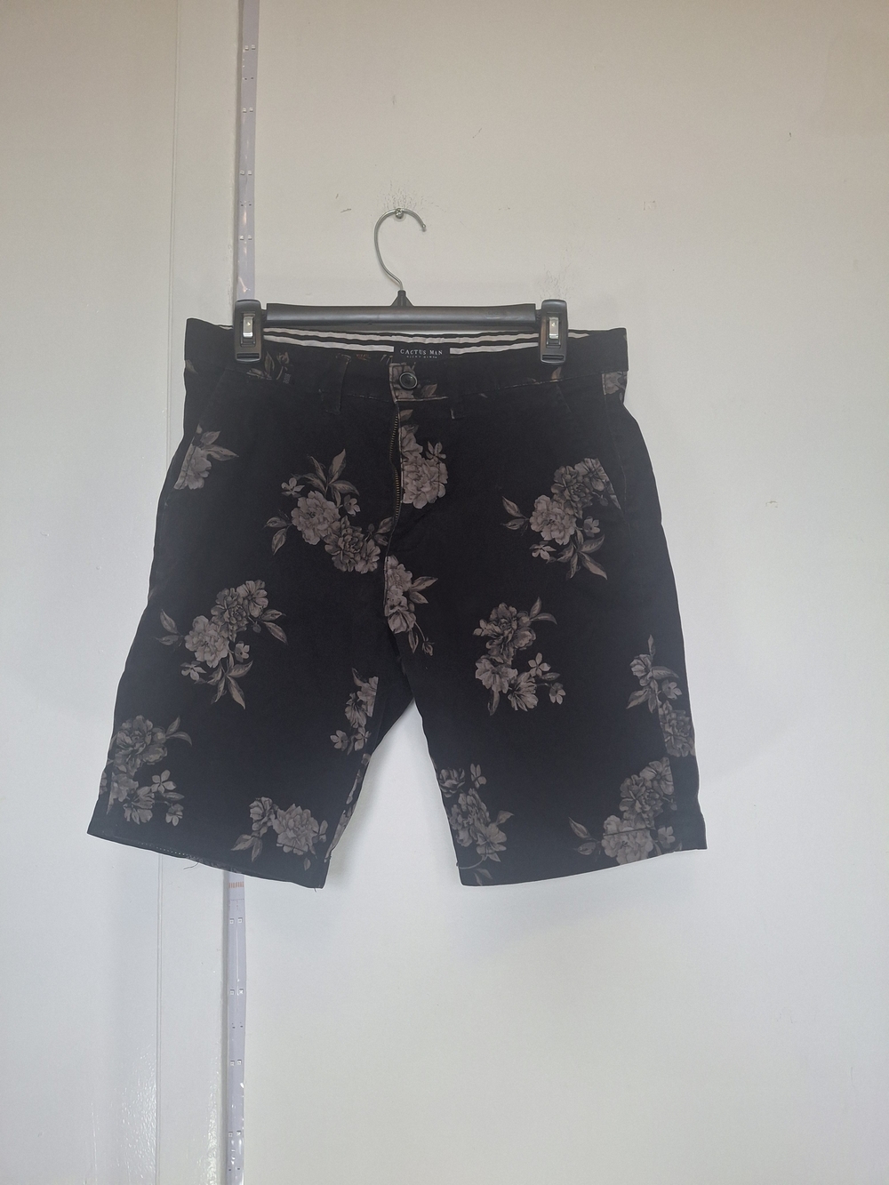 Men's Black Floral Flat-Front Chino Shorts